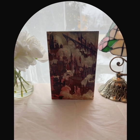 Illumicrate - Mistress of Lies - Picture 6 of 6